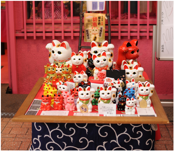 mèo may mắn