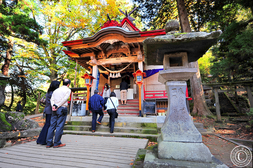 Japan-Shinto-Shrine-Mountains