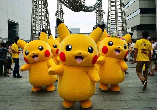 gioi-tre-han-quoc-hao-huc-voi-man-dieu-hanh-pikachu-o-seoul