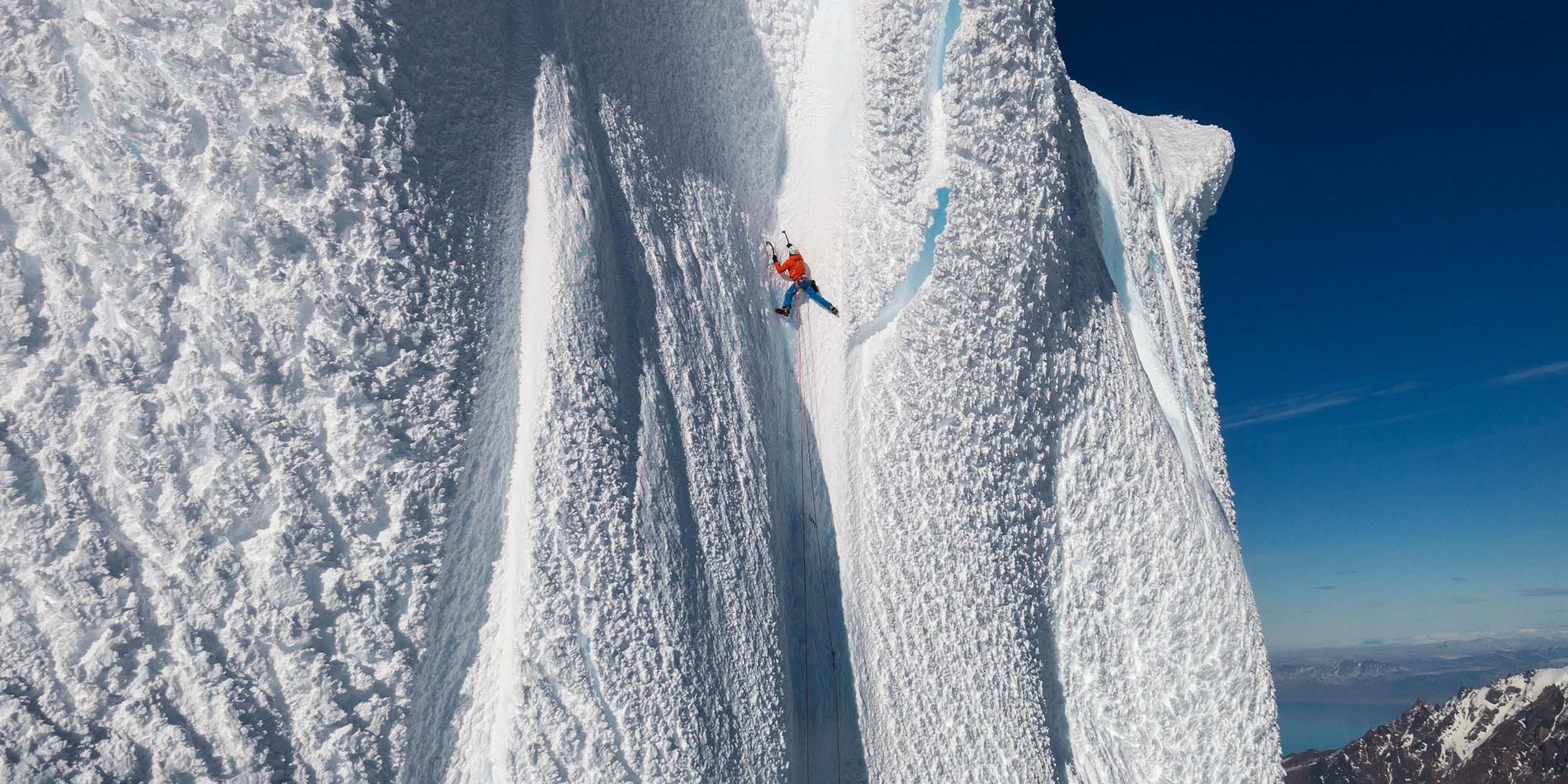 alpine-climbing_eis-und-mixedklettern_cerro-torre_c3_2178x1089