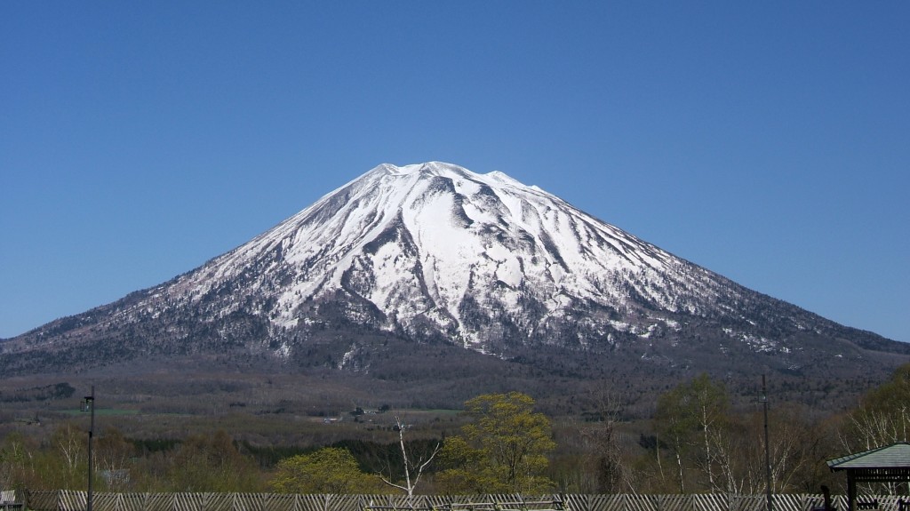 Yotei-zan-from-hirafu 01