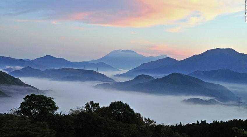 Ngọn núi cao 1.709 m này được coi là chốn thiên liên từ thời Jomon và Tayori. Việc leo lên đây bị cấm cho tới tận thời Edo cách đây 200 năm.
